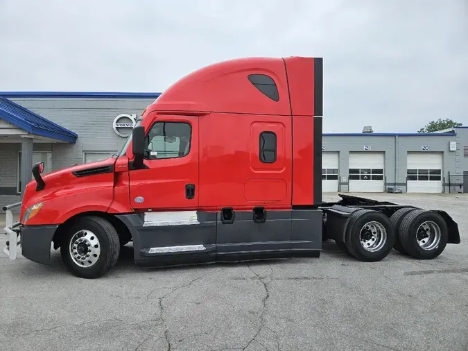 2020 FREIGHTLINER Cascadia 126
