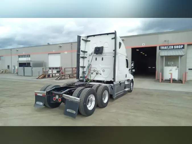 2023 Freightliner Cascadia 126