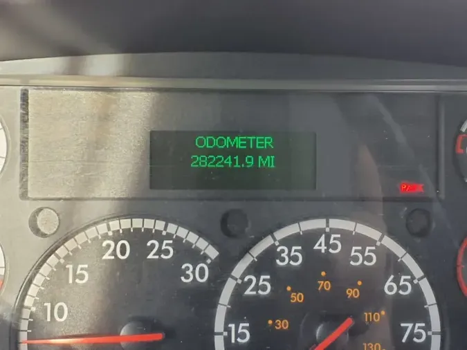 2016 FREIGHTLINER/MERCEDES M2 106