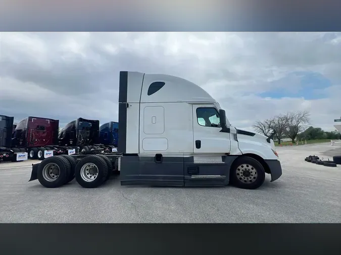2023 Freightliner Cascadia 126