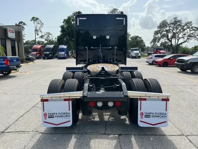 2020 Kenworth W990