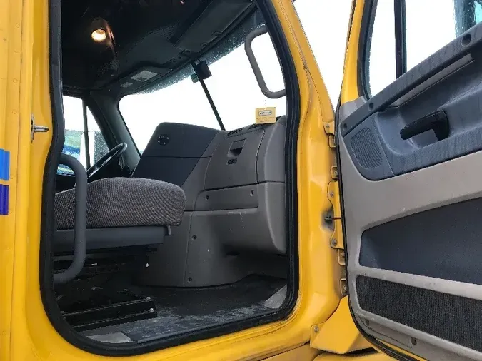 2018 FREIGHTLINER X12564ST