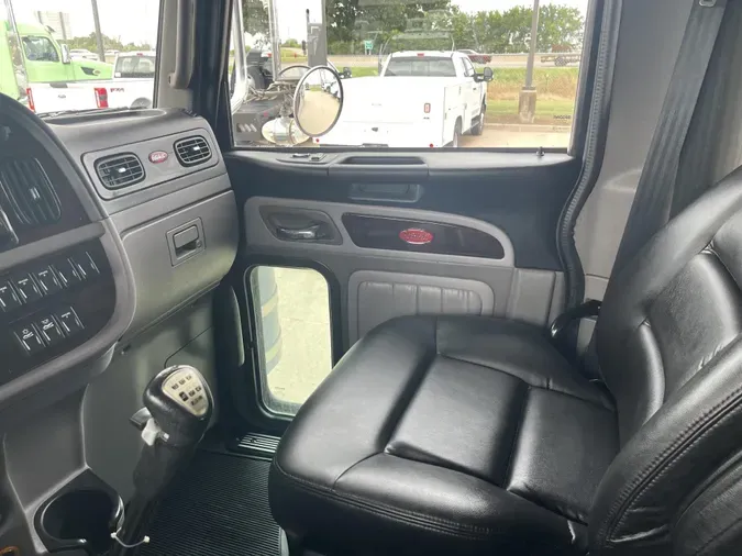 2023 Peterbilt 389