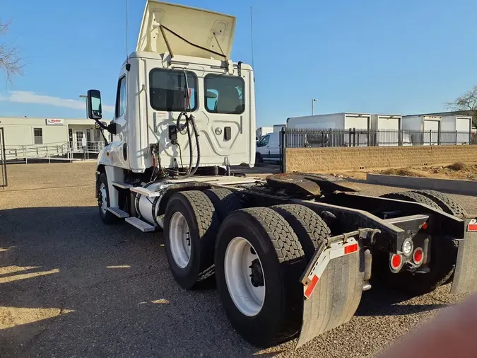 2017 FREIGHTLINER/MERCEDES CASCADIA 125