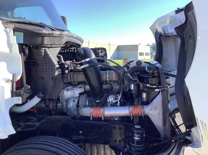 2020 Freightliner Cascadia 126