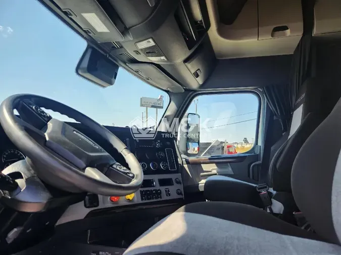 2020 FREIGHTLINER Cascadia 126