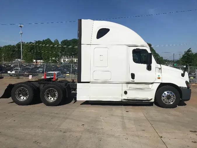 2018 Freightliner X12564ST