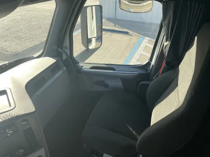 2019 Freightliner Cascadia 126