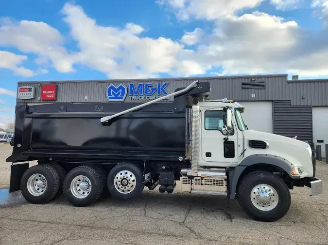  MACK GR64B