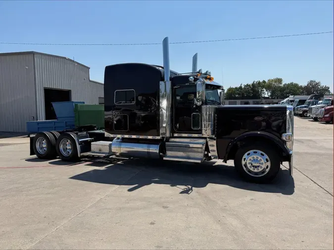 2022 Peterbilt 389