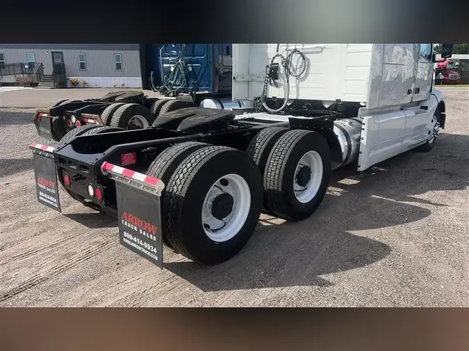 2019 VOLVO VNL760