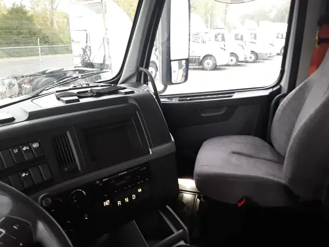 2019 VOLVO VNR42T 300