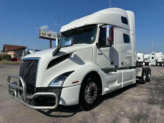 2020 VOLVO VNL64T760