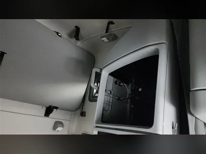 2022 VOLVO VNL760