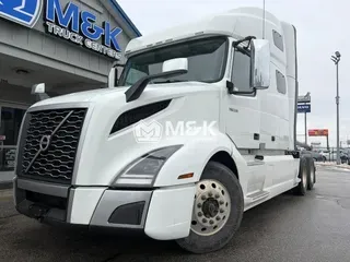 2023 VOLVO VNL760