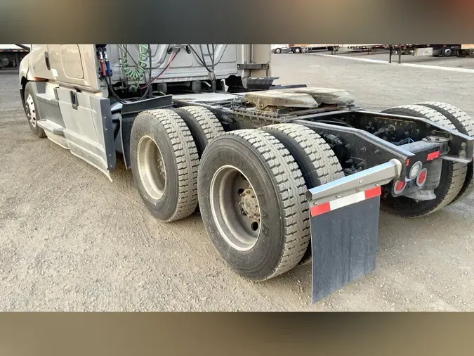 2021 Freightliner Cascadia 126
