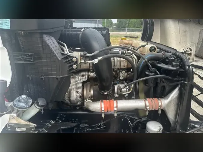 2021 FREIGHTLINER CA126
