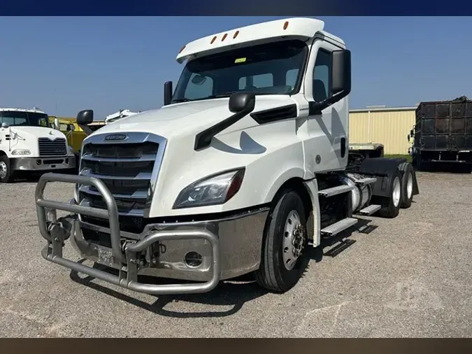 2020 FREIGHTLINER CASCADIA 126