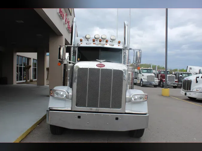 2022 Peterbilt 389