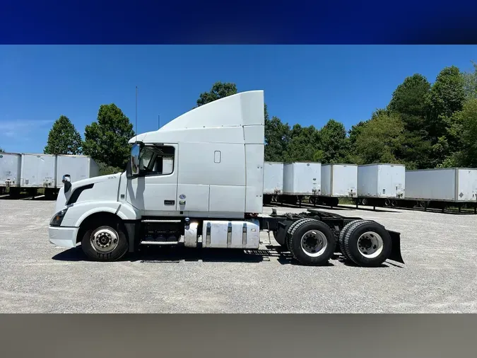 2016 Volvo VNL 740