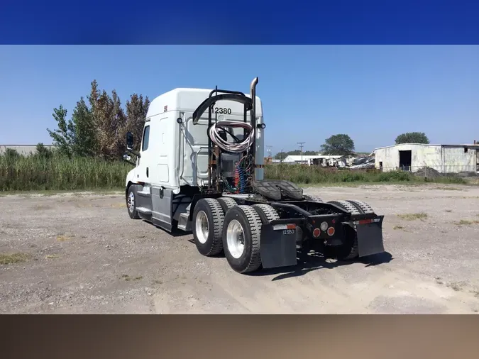 2020 Freightliner Cascadia 126