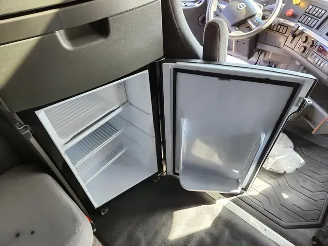 2025 VOLVO VNL64T8609f6414c726b636c77335a886cdb7e62e