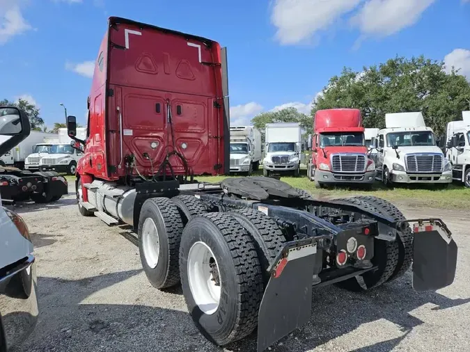 2020 FREIGHTLINER Cascadia 126