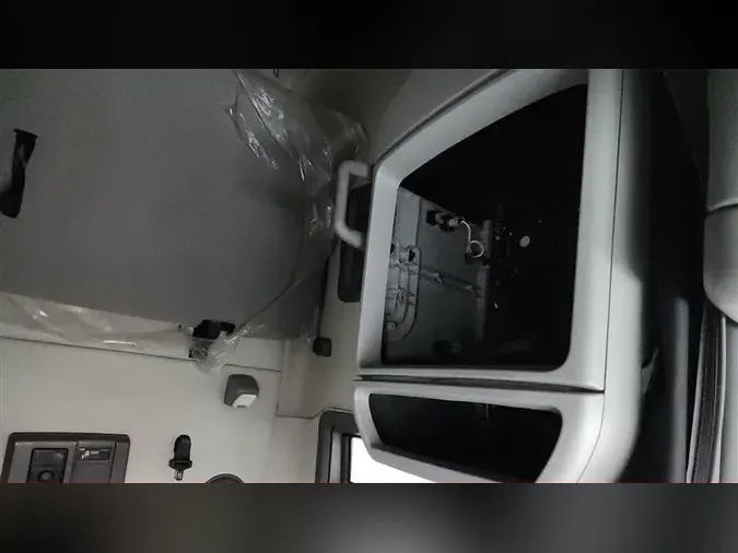 2022 VOLVO VNL760
