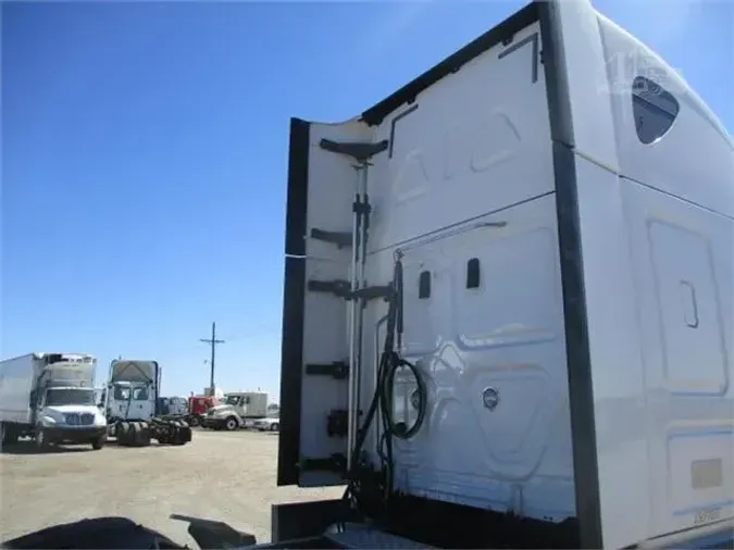 2020 FREIGHTLINER CASCADIA 126