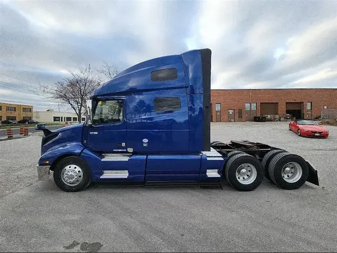 2022 VOLVO VNL760