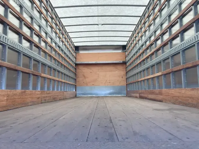 2018 FREIGHTLINER M2 106