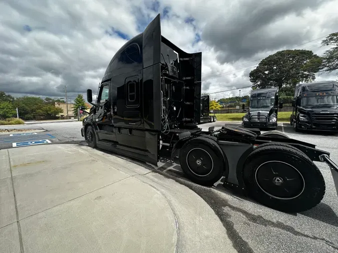 2021 FREIGHTLINER CASCADIA 126