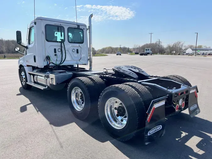 2025 Freightliner New Cascadia