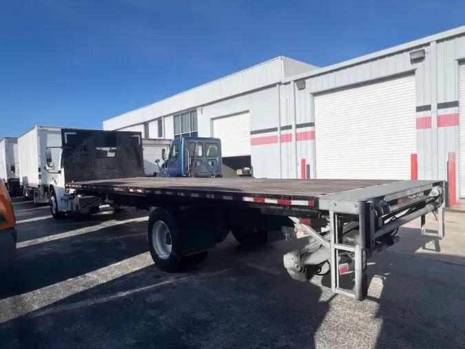 2018 FREIGHTLINER M2 106