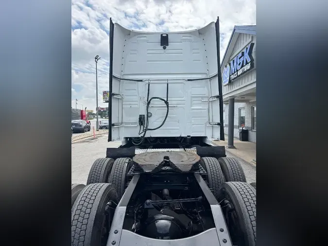 2022 VOLVO VNL64T860