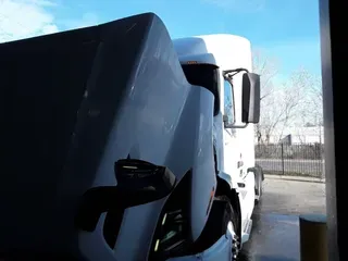 2020 VOLVO VNR64T-640