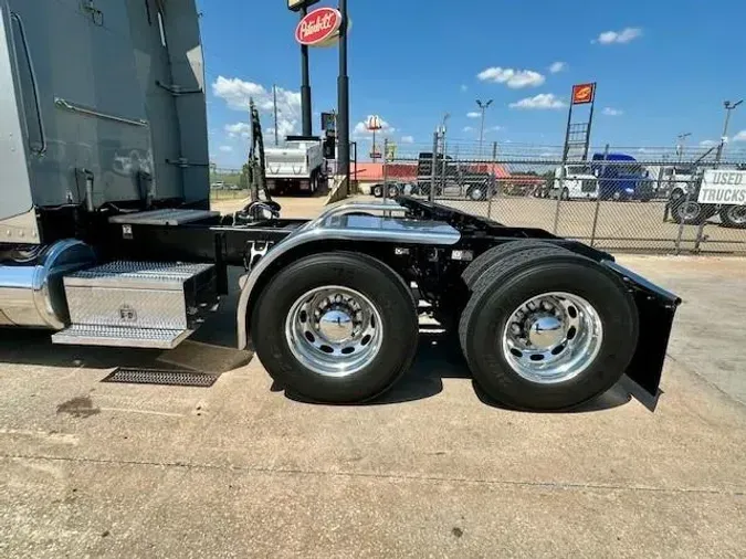 2023 Peterbilt 389