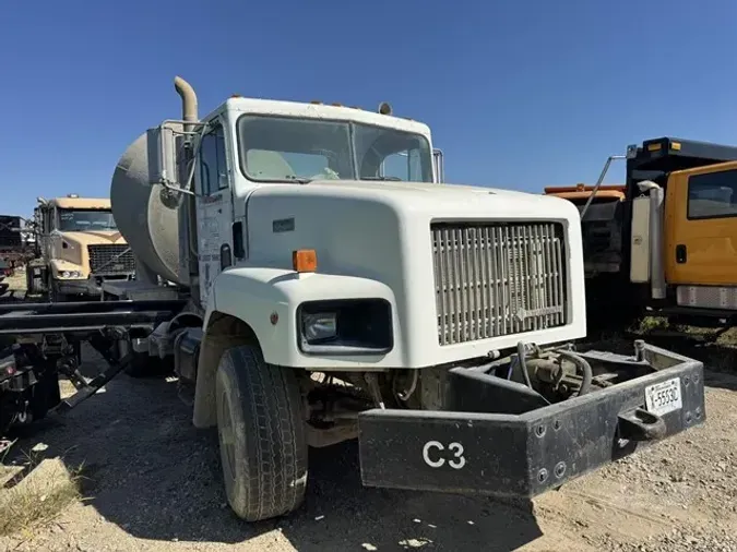 1999 INTERNATIONAL PAYSTAR 5600