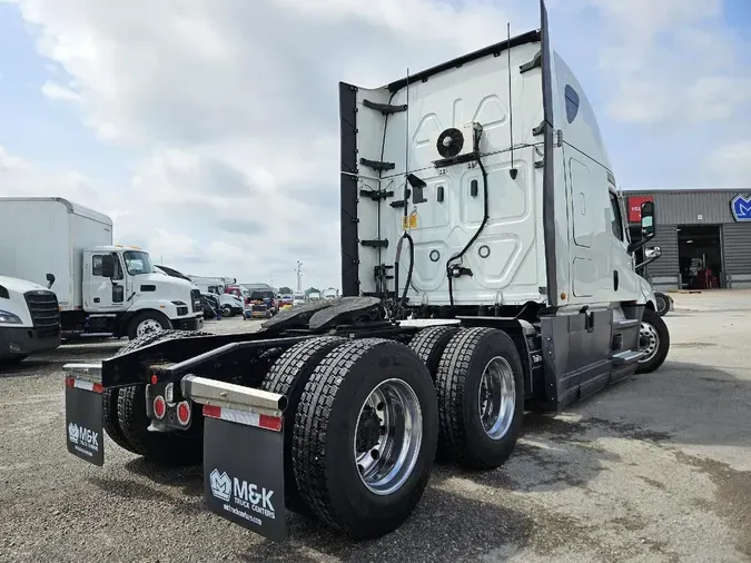 2021 FREIGHTLINER CASCADIA CA126