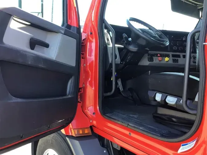 2020 FREIGHTLINER CA116