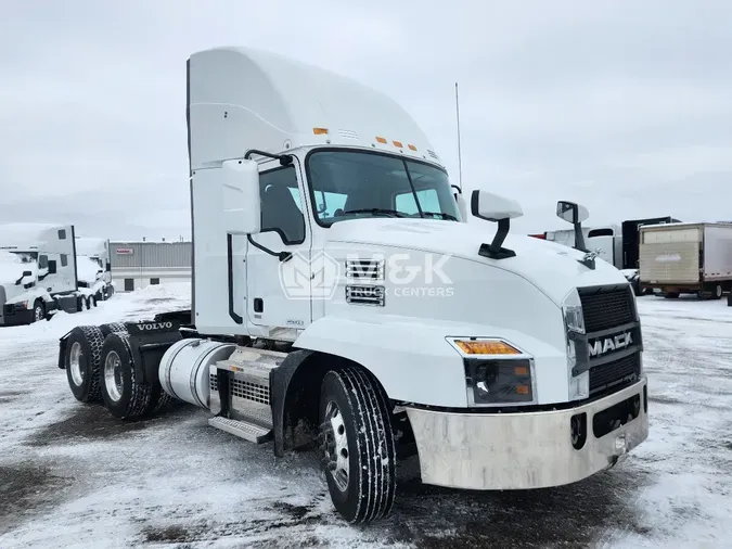 2022 MACK AN64T