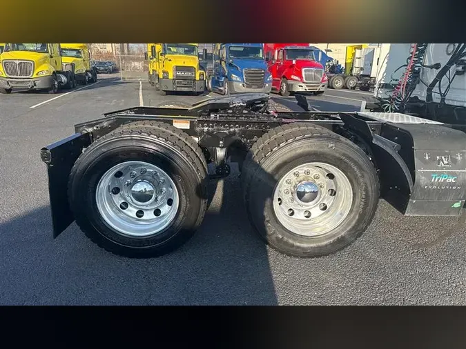 2020 FREIGHTLINER CA126