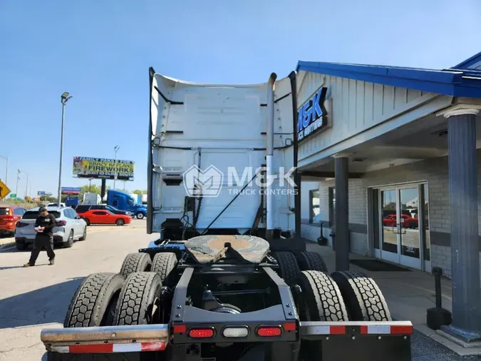 2021 VOLVO VNL64T760