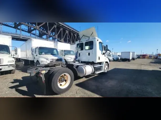 2015 FREIGHTLINER/MERCEDES CASCADIA 113