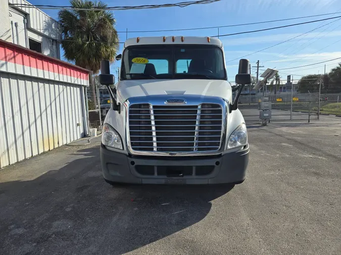 2016 FREIGHTLINER/MERCEDES CASCADIA 113