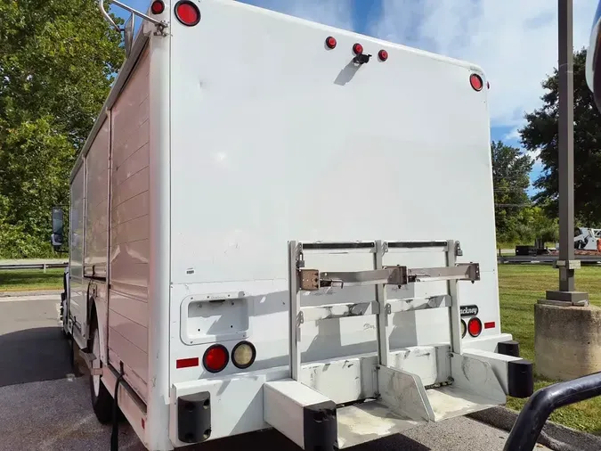2017 FREIGHTLINER M2 106