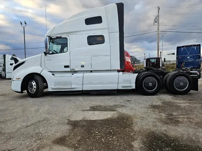 2021 VOLVO VNL64T760