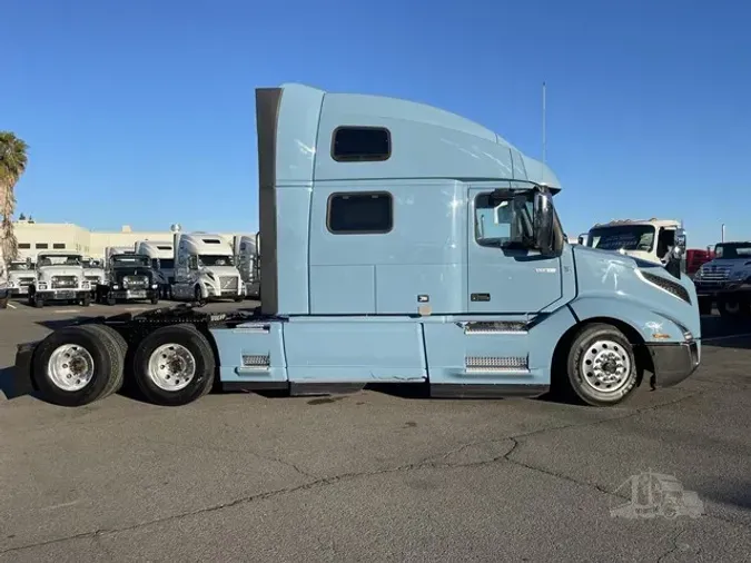 2023 VOLVO VNL64T860