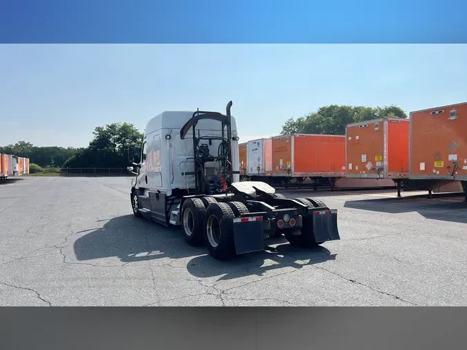 2020 Freightliner Cascadia 126