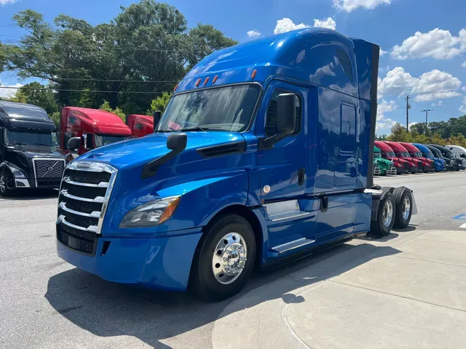 2020 Freightliner Cascadia 126